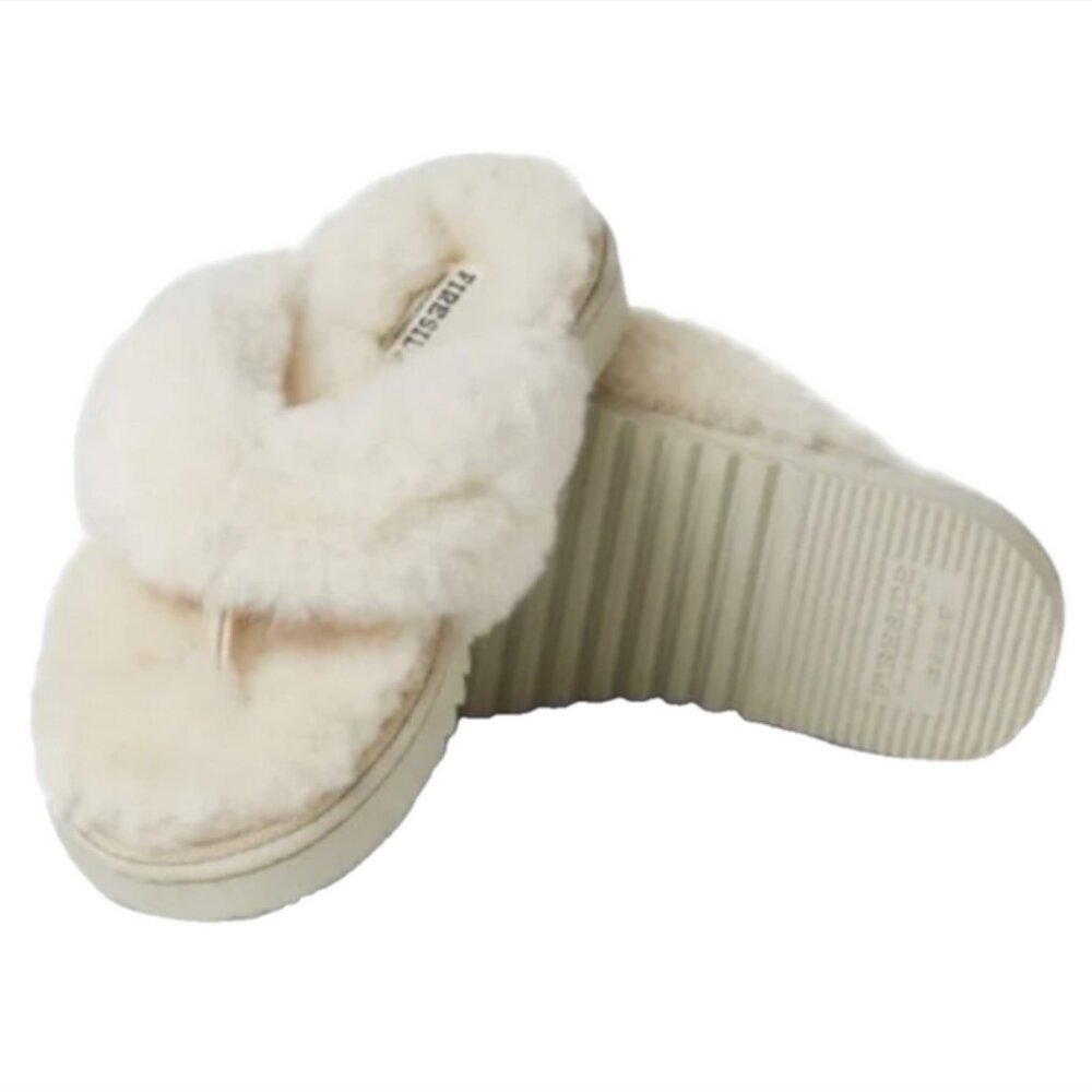 NWOB Fireside by Dearfoams Auburn Genuine Shearling Thong Slipper Natural